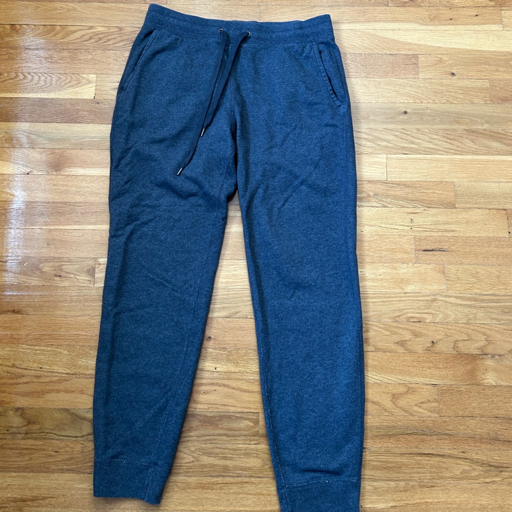 Uniqlo men’s grey sweatpants